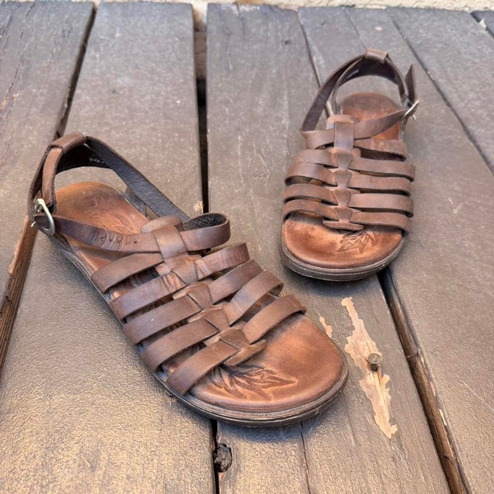 Brown leather sandals with adjustable straps